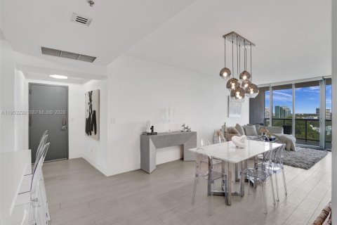 Condo in Miami, Florida, 2 bedrooms  № 2026109 - photo 9