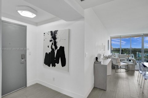 Condo in Miami, Florida, 2 bedrooms  № 2026109 - photo 8
