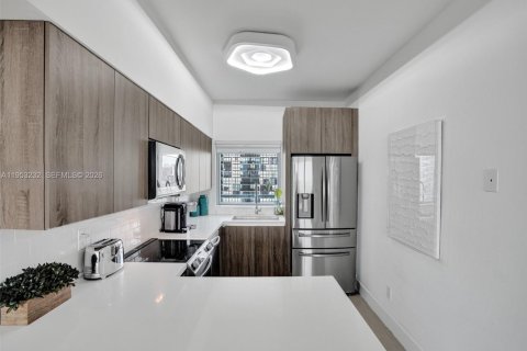 Condo in Miami, Florida, 2 bedrooms  № 2026109 - photo 4