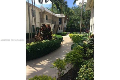 Condo in Miami, Florida, 1 bedroom  № 2052940 - photo 12