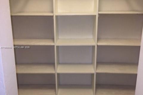 Condo in Miami, Florida, 1 bedroom  № 2052940 - photo 9