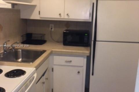 Condo in Miami, Florida, 1 bedroom  № 2052940 - photo 10