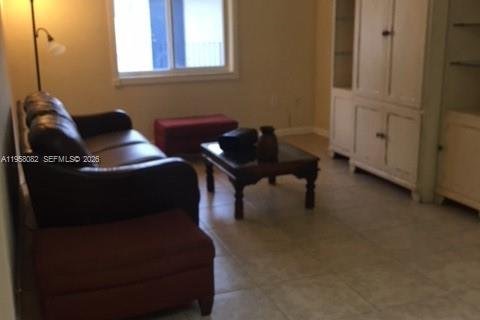 Condo in Miami, Florida, 1 bedroom  № 2052940 - photo 3