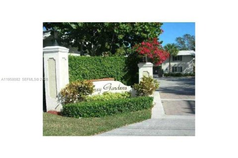 Condo in Miami, Florida, 1 bedroom  № 2052940