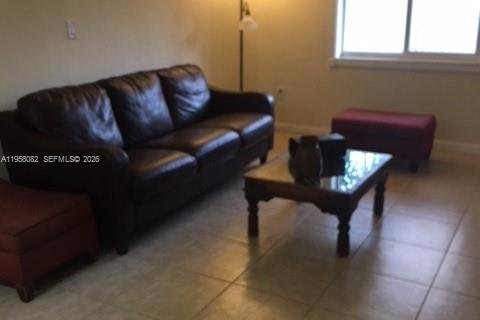 Condo in Miami, Florida, 1 bedroom  № 2052940 - photo 2