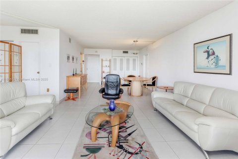 Condo in Aventura, Florida, 2 bedrooms  № 1753130 - photo 3