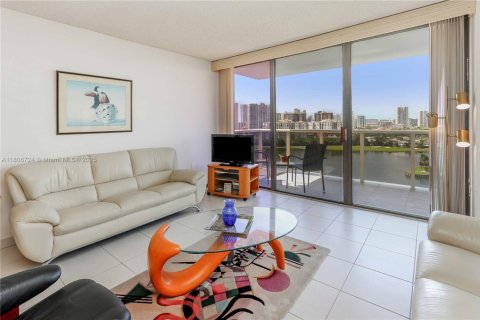 Condo in Aventura, Florida, 2 bedrooms  № 1753130 - photo 2