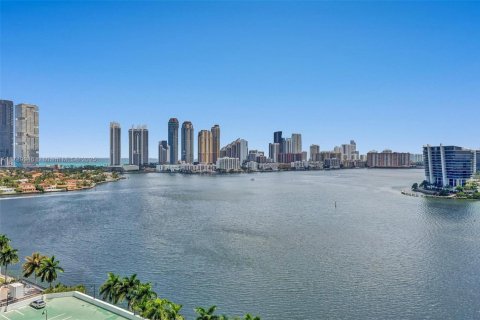 Condominio en alquiler en Aventura, Florida, 2 dormitorios, 109.72 m2 № 1730840 - foto 1