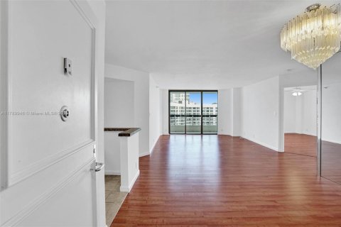 Condominio en alquiler en Aventura, Florida, 2 dormitorios, 109.72 m2 № 1730840 - foto 10