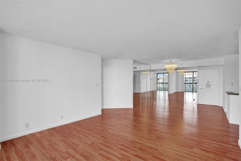 Condominio en alquiler en Aventura, Florida, 2 dormitorios, 109.72 m2 № 1730840 - foto 17