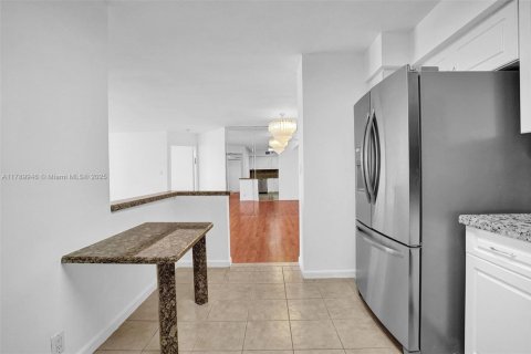 Condominio en alquiler en Aventura, Florida, 2 dormitorios, 109.72 m2 № 1730840 - foto 9