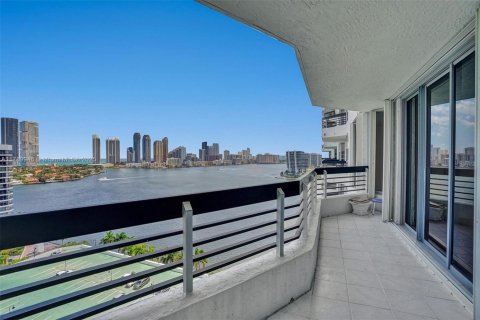 Condominio en alquiler en Aventura, Florida, 2 dormitorios, 109.72 m2 № 1730840 - foto 2
