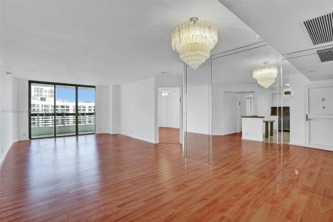 Condominio en alquiler en Aventura, Florida, 2 dormitorios, 109.72 m2 № 1730840 - foto 11