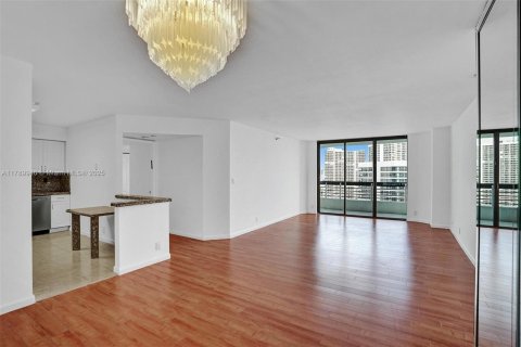 Condominio en alquiler en Aventura, Florida, 2 dormitorios, 109.72 m2 № 1730840 - foto 12