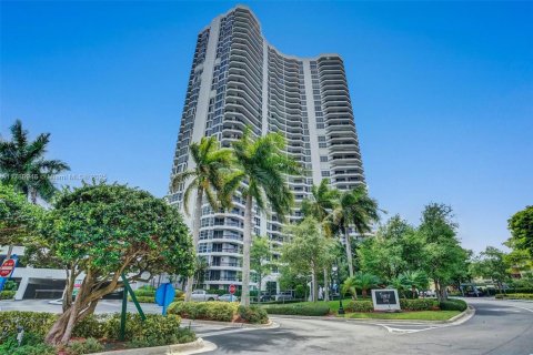 Condominio en alquiler en Aventura, Florida, 2 dormitorios, 109.72 m2 № 1730840 - foto 3