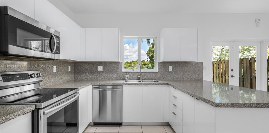 Touwnhouse à Miami, Floride 3 chambres, 149.39 m2 № 1820276