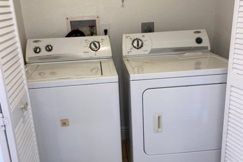 Condominio en alquiler en West Palm Beach, Florida, 2 dormitorios № 1139215 - foto 1