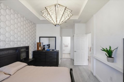 Adosado en venta en Hialeah, Florida, 5 dormitorios, 178.47 m2 № 1951420 - foto 21
