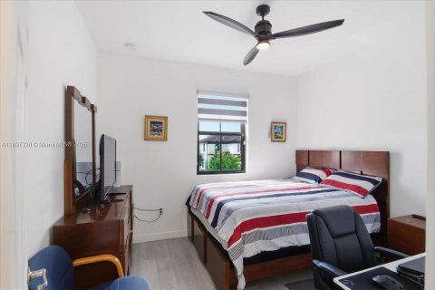 Adosado en venta en Hialeah, Florida, 5 dormitorios, 178.47 m2 № 1951420 - foto 26