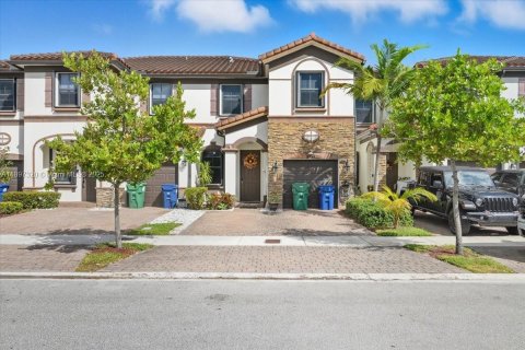 Adosado en venta en Hialeah, Florida, 5 dormitorios, 178.47 m2 № 1951420 - foto 3