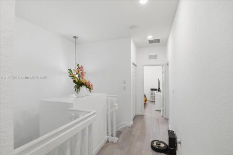 Adosado en venta en Hialeah, Florida, 5 dormitorios, 178.47 m2 № 1951420 - foto 25