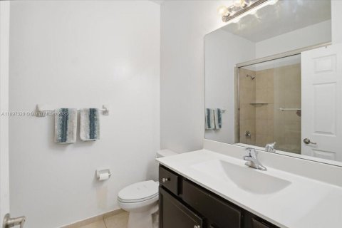 Adosado en venta en Hialeah, Florida, 5 dormitorios, 178.47 m2 № 1951420 - foto 27