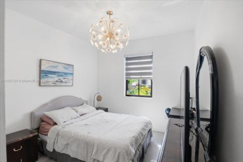 Adosado en venta en Hialeah, Florida, 5 dormitorios, 178.47 m2 № 1951420 - foto 28