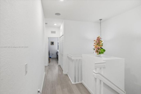 Adosado en venta en Hialeah, Florida, 5 dormitorios, 178.47 m2 № 1951420 - foto 18