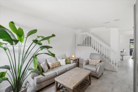 Adosado en venta en Hialeah, Florida, 5 dormitorios, 178.47 m2 № 1951420 - foto 4