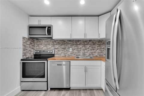 Condominio en alquiler en Miami Beach, Florida, 2 dormitorios, 65.22 m2 № 1788853 - foto 25