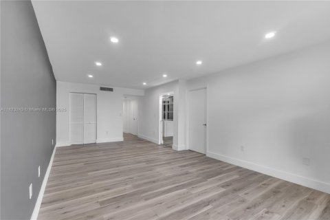 Condominio en alquiler en Miami Beach, Florida, 2 dormitorios, 65.22 m2 № 1788853 - foto 28