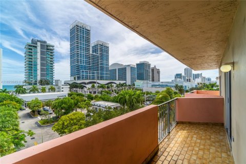 Condominio en alquiler en Miami Beach, Florida, 2 dormitorios, 65.22 m2 № 1788853 - foto 3