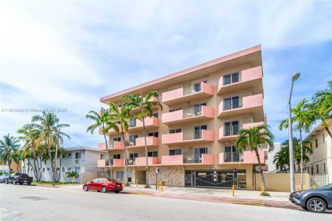 Condominio en alquiler en Miami Beach, Florida, 2 dormitorios, 65.22 m2 № 1788853 - foto 2