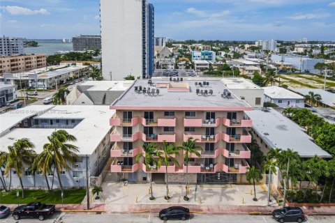 Condominio en alquiler en Miami Beach, Florida, 2 dormitorios, 65.22 m2 № 1788853 - foto 12