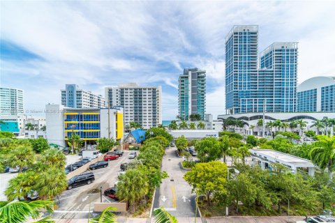 Condominio en alquiler en Miami Beach, Florida, 2 dormitorios, 65.22 m2 № 1788853 - foto 8