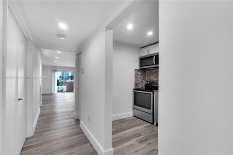 Condominio en alquiler en Miami Beach, Florida, 2 dormitorios, 65.22 m2 № 1788853 - foto 23