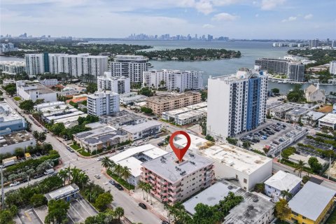 Condominio en alquiler en Miami Beach, Florida, 2 dormitorios, 65.22 m2 № 1788853 - foto 6