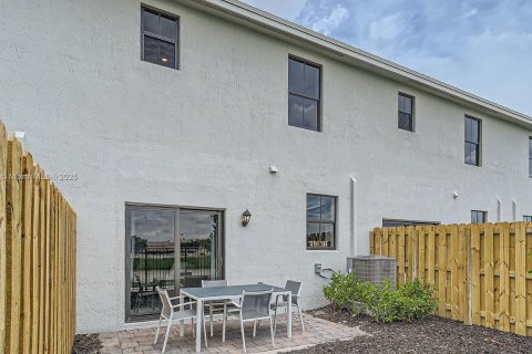 Townhouse in Florida City, Florida 3 bedrooms, 134.52 sq.m. № 1739048 - photo 22
