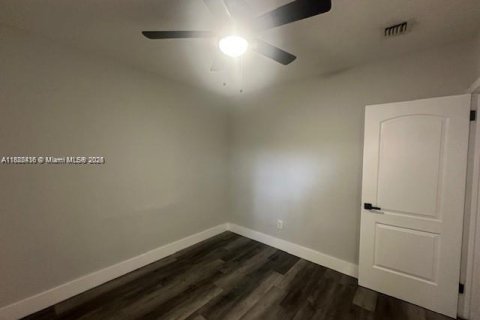 House in North Miami Beach, Florida 2 bedrooms № 1928572 - photo 4