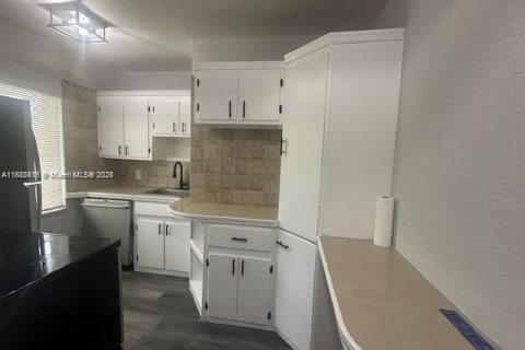 House in North Miami Beach, Florida 2 bedrooms № 1928572 - photo 11