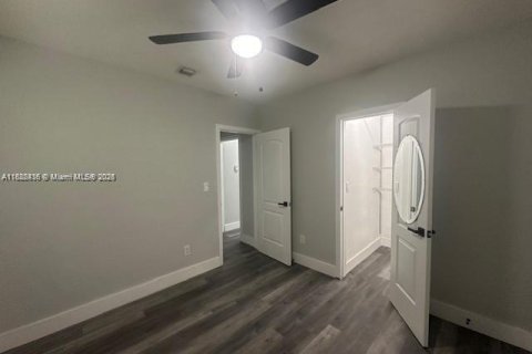 House in North Miami Beach, Florida 2 bedrooms № 1928572 - photo 9