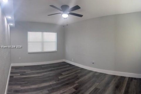 House in North Miami Beach, Florida 2 bedrooms № 1928572 - photo 3