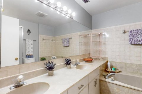 Touwnhouse à vendre à Haines City, Floride: 2 chambres, 113.9 m2 № 1894046 - photo 10