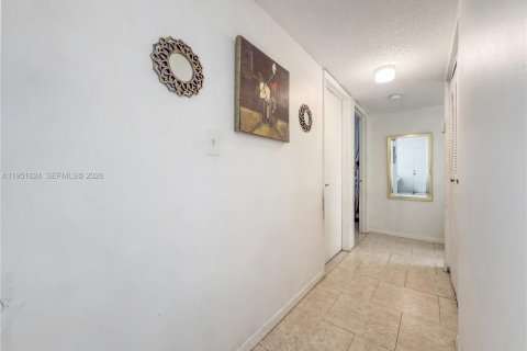 Condominio en alquiler en Miami, Florida, 2 dormitorios, 72.84 m2 № 2008005 - foto 9