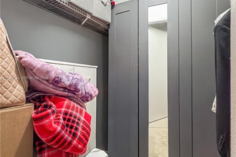 Condominio en alquiler en Miami, Florida, 2 dormitorios, 72.84 m2 № 2008005 - foto 7