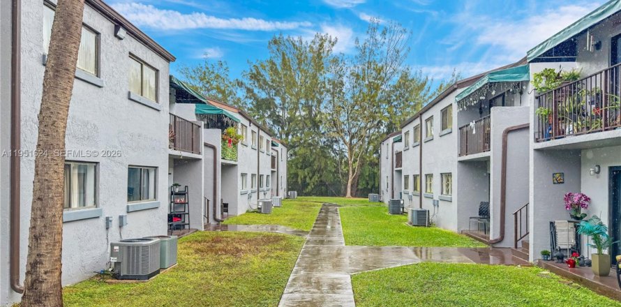 Condominio en Miami, Florida, 2 dormitorios  № 2008005