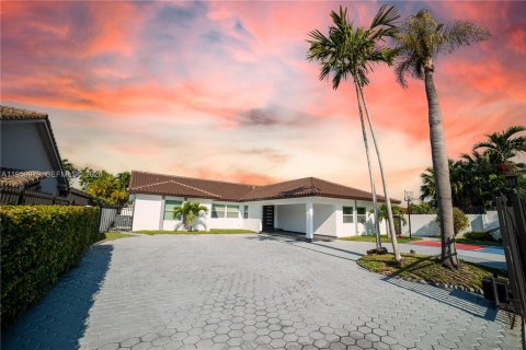 Купить виллу или дом в Майами, Флорида 5 спален, 307.32м2, № 2020268 - фото 3