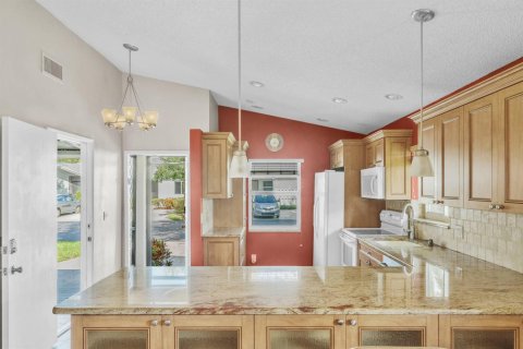 Condo in Boca Raton, Florida, 2 bedrooms № 2425160 - photo 2