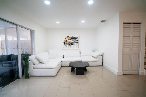 Touwnhouse à vendre à Miami, Floride: 3 chambres, 117.99 m2 № 1865163 - photo 7