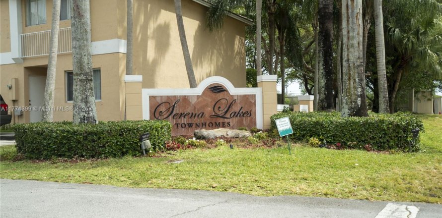 Touwnhouse à Miami, Floride 3 chambres, 117.99 m2 № 1865163